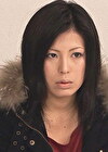 黒髪が美しい美人お嬢さん！新製品モニターのはずが何故かレズプレイに発展！途中で男優が乱入するのはお約束！最後は勢い余って生中出し！