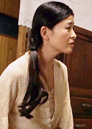 仕事に燃える妻に複雑な娘婿と美し過ぎる熟れたカラダの義母との禁断の淫乱SEX！