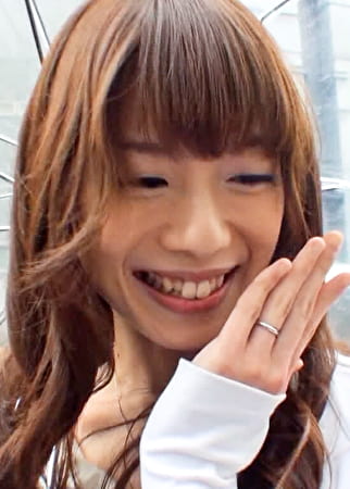 新婚ほやほやのスレンダー若妻さんをナンパしてSEX！ぶりっコビッチな若妻さんの3P連続激ピス乱交！