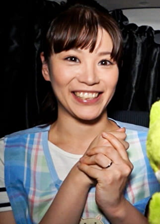 若妻保育士さんのお悩み相談とナンパしてホテルでなし崩し的に抱きつき仕事中は見せないアヘ顔で潮吹きハメ撮りSEX！