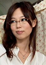 【素人・人妻】街行くメガネ美人奥さまをナンパしてハメ撮りSEX！結婚1年の欲求不満奥さまは激デカバイブに絶叫性癖変態SEX！