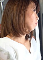 こんな所で･･･女盛りの熟れた体を弄られたおばさんは公衆の面前で悶え、そのまま公衆トイレで嵌めまくる！