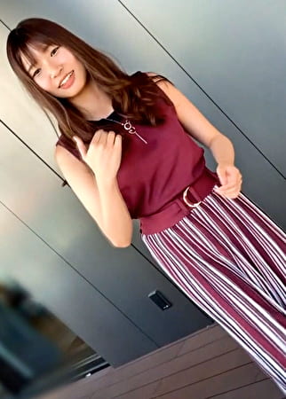 清楚で美人なのに何処かフワフワ感のある雰囲気を醸し出す天然系美女と個撮テイでラブホにイン！敏感スレンダーボディに激ハメ絶頂SEX！