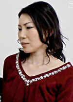 【素人・人妻】深夜に旦那を送って来てくれた部長に･･･夫がリストラ！？カラダを捧げる献身妻が次第に感じてしまい淫欲爆発中出しSEX！
