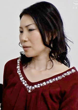 深夜に旦那を送って来てくれた部長に･･･夫がリストラ！？カラダを捧げる献身妻が次第に感じてしまい淫欲爆発中出しSEX！