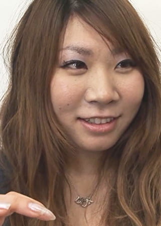スケスケの魅力的な下着を外してみると控えめなちっぱいがこんにちは！得意なフェラチオを披露して身体に肉棒をお出迎え！