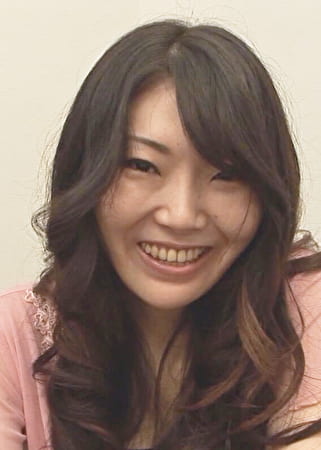 しおらしい陰キャ系奥様はエッチが好きなのに旦那に言えずセックスレスで欲求不満!そんな不満を解消させるべく今日は楽しんで帰りましょ!潮吹きイカせからの中出しSEXで欲求不満解消!