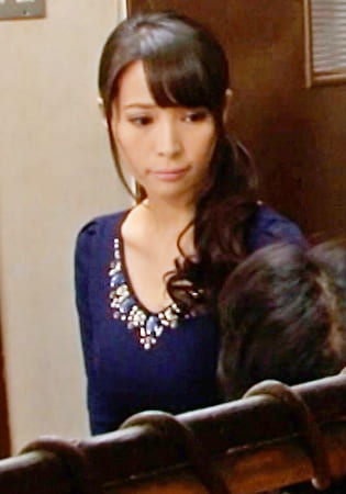 旦那の出張中に義父との禁断の関係に堕ちる巨乳美人妻。愛する妻が義父の肉棒に見たこともない淫靡な表情でよがり狂う官能エロス。