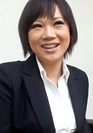 就活中のショートヘアーの巨乳美女をアンケートとナンパ！就活は何かとお金が掛かります。その巨乳でアルバイトしませんか？