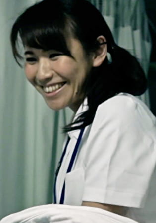 結婚4年目の人妻看護師が深夜の病室で喘ぎ声を必死に堪えながら悶絶イキ！仕事中に快楽貪る激ピスSEX！