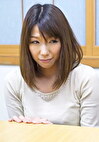 親父の再婚相手がまさかの自分と同じ年くらいの美人で巨乳！親父にバレない様にこたつの中でいたずらしてみたら･･･ボクの肉棒に絡み付く濃厚SEXに発展！