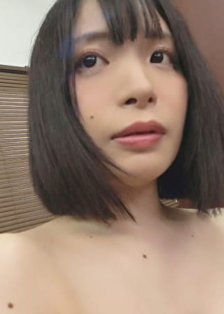 黒髪ショートに男を惑わせるつぶらな瞳と白い肌！夢見る女●大生が悪徳面接官の餌食に！？緊張でガチガチな彼女を横目に乳首を弄ったりバイブを突っ込んだりとセクハラ三昧、中出しSEX！