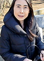 艶やかな黒髪清楚系の熟女がAV出演で大胆イキまくりの中イキSEX！