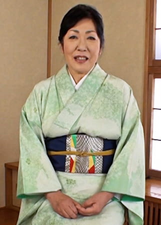 和服が似合う五十路熟女が自由奔放に生きてきた証のAV出演！？若い肉棒に貫かれ快感に溺れる初撮り中出しSEX！