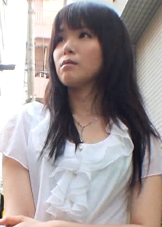黒髪清楚系の若妻さんをナンパ！大人のおもちゃとAV鑑賞をしてもらいました！欲求不満な若妻は目の前の生肉棒にしゃぶりつき久々の快楽SEXにイキまくる