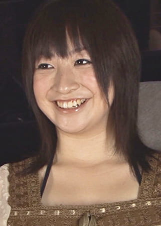 色白BODYの東北生まれの可愛い素人娘！まだ都会に慣れていないのかウブな感じが堪らない！世の中の厳しさを教えるべく勝手に中出ししちゃったらガン泣きされてスタッフ一同困惑しちゃって大慌て！！