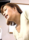 満足出来るSEXがしたい！夫とのSEXで満足出来ない熟女はオナニーで若い肉棒を挑発！？禁断の快楽SEXにハマる熟女！