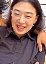 【素人・熟女】戸惑いながらも唇を重ね舌を絡め･･･！性経験の少ない遅咲き熟女がホントの女の悦びに目覚める本能丸出しSEX！