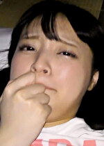 【素人・ハメ撮り】布団に潜ってこっそり嵌め撮りSEX！あどけなさが残る美女との声を潜めてのプライベート映像