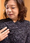 服の上からでもわかるFカップ超乳熟女が初撮りAV主演でイキまくり中出しSEX！