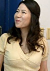 ミニスカと胸元を見せつけ男性を誘惑する隣の奥さん！思わず勃起した肉棒が見つかりそのまま玄関先で痴女責めSEX！
