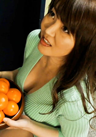 見た目は清楚な雰囲気のお隣の奥さん。カラダはムチムチのミニスカ巨乳の痴女奥さんにザーメンを搾り取られた変態痴女SEX! 見た目は清楚な雰囲気のお隣の奥さん。カラダはムチムチのミニスカ巨乳の痴女奥さんにザーメンを搾り取られた変態痴女SEX!