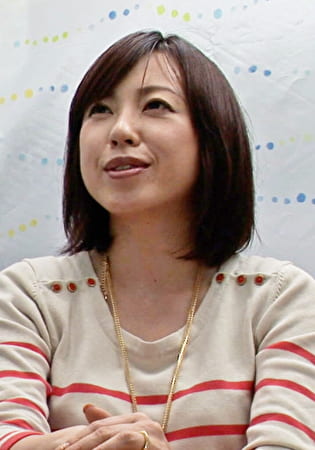 街で見かけた母娘にアンケートを装いナンパ･･･清楚な雰囲気のお母さんの露出性癖！