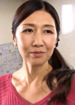 【素人・熟女】ミニスカでパンティをちらつかせ胸を押し付ける淫乱義母の精液搾りの性欲セックス！