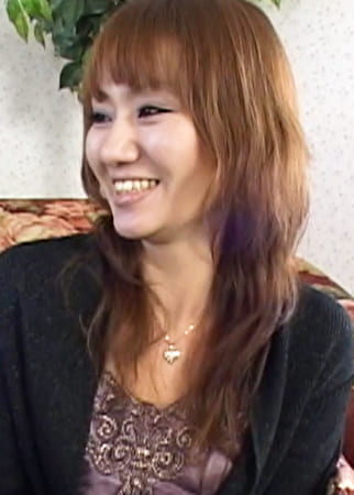 旦那さんとはセックスレス！？一皮剥いたらやる気溢れるエロ下着のご無沙汰奥さんをナンパ中出し！