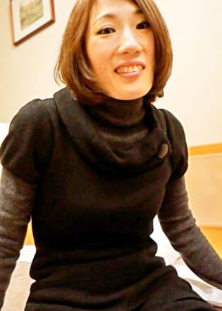 夫婦揃ってM！？男優にいっぱい責められたい感度抜群潮吹き貧乳奥様の狂いイキFUCK！！