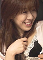 イケナイと分かっていても止められない男遊び･･･。少し胸元があいた衣装と網タイツでナンパ待ち！今日も一期一会の中出しSEX！