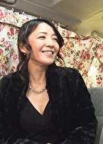 【素人・人妻】色白ドМな奥様は手足を身動き出来ない状態にされての電マ責めにビクンビクンと仰け反る快感に溺れる。美乳を揺らしてイキ果てる！