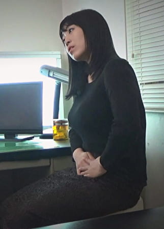 食べごろ熟女は服の上からでも認識できる爆乳の持ち主、悪徳産婦人科医師からはお宝映像