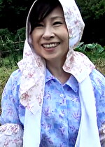 【素人・熟女】AVや大人のおもちゃで性欲を発散する田舎の好きモノ未亡人の熟女さん。性欲に溺れて思わずAV出演！若い肉棒で快楽SEX！