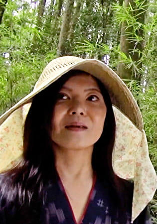 田舎の熟女もSEXしたい！旦那とのSEXに飽き足らずこっそりとAVの撮影をするヤリマン熟女の野外活動！