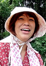 刺激を求めてAVの撮影に応募してきた田舎の熟女は抑え切れない欲求不満を爆発させて野外で汁だくSEXに溺れる！