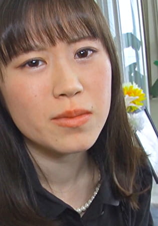 夫の遺影の前で極太肉棒で責められイキまくる欲求不満な未亡人の性！