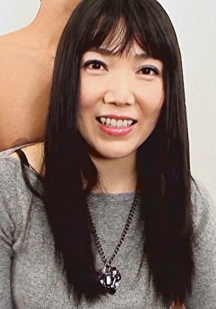 黒髪ロングの清楚系四十路奥様！アニメ声で『アンアン』喘ぐ姿が堪らない奥様に中出しセックス！