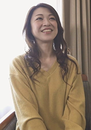 買い物中に声をかけられた色白美人妻、「あぁ、イっちゃうイっちゃう」下から突き上げられて快感絶頂