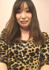 謝礼に釣られてやってきたギャル系美人妻は、バイブをアソコに入れたまま男のモノにしゃぶりつく！