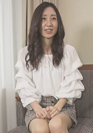スレンダーなバツイチ色白美女の喘ぎ声は止まらない。突き上げられながら「オチンチン入ってます！」