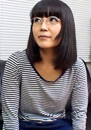男性経験ひとりと言う大人しそうな清楚系眼鏡娘を番組に協力してとナンパ！真面目な顔して全身敏感潮吹き乱交SEX！