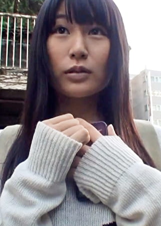 あどけなさが残る笑顔の黒髪美人娘をナンパ！敏感チクビを自分で触りローターオナニーするエッチ大好き娘と嵌め撮りSEX！