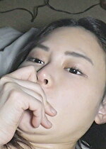 大学夏ゼミ 女部屋で休んでいる彼女に会いに行き、同室女性がいるにも関わらず深夜のいたずらでこっそりハメしてみた件