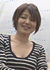 タイニーなアソコを持つスレンダー奥様は娘の前でも電マでイっちゃう！