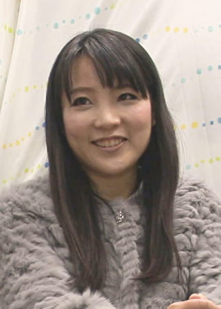 娘のデリヘルプレイを見て興奮した奥様をホテルに誘い生ハメSEX！