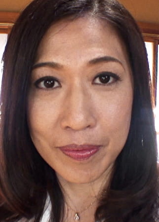 若い2本の肉棒を器用にしゃぶる変態五十路熟女のイキ過ぎ過呼吸絶頂SEX！