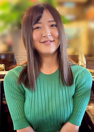 豊満BODYで幸せそうな笑顔でケーキを頬張るゆるふわ娘の剛毛掻き分けハメ撮り激イキSEX！