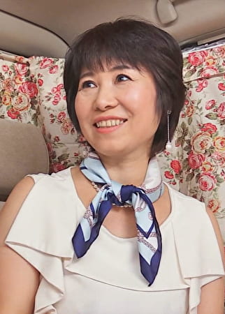 孫がいるのに感じちゃう！20年ぶりのセックスに歓喜の中出し！