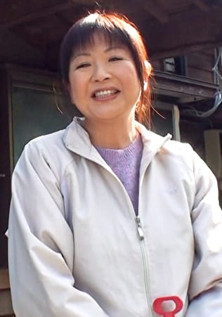 AV撮影の募集に応募してきた田舎暮らしの熟女。男優を部屋に招き入れるなりエロく求めて来る欲求不満熟女の本能丸出しSEX！